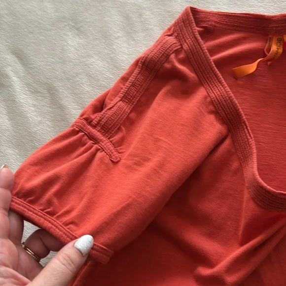 Cute basic top - Picture 2 of 4